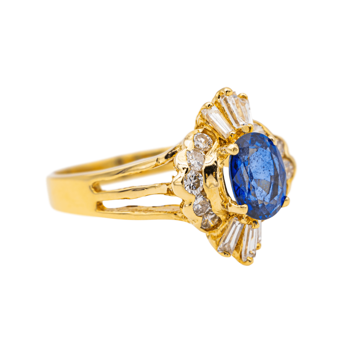 Bague Pompadour en or jaune, saphir et diamants - Castafiore