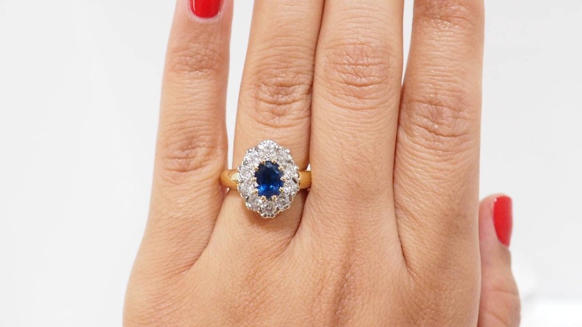 Bague Pompadour en or jaune, saphir et diamants - Castafiore