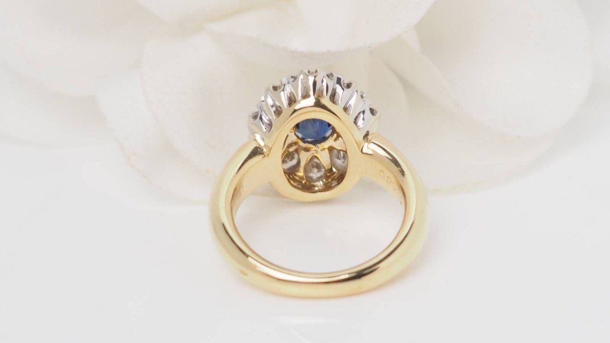Bague Pompadour en or jaune, saphir et diamants - Castafiore