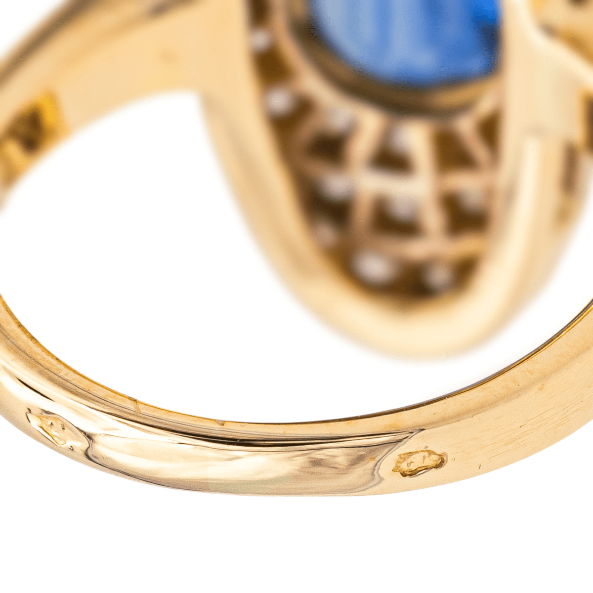 Bague Pompadour en or jaune, saphir et diamants - Castafiore