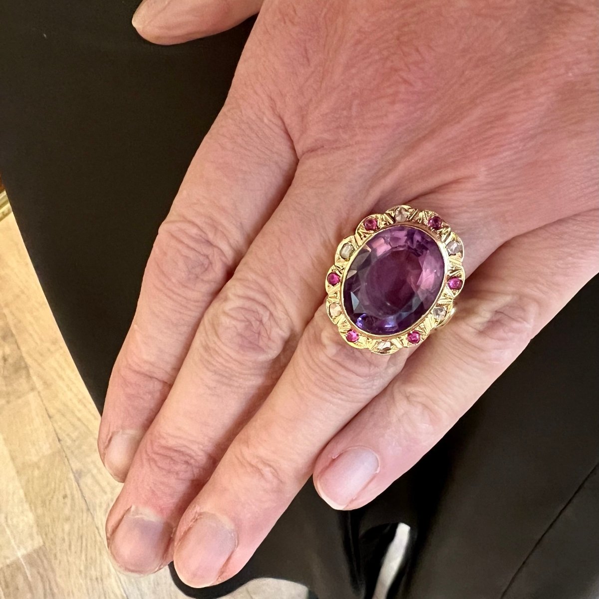 Bague Pompadour en or rose, améthyste, saphirs et diamants - Castafiore