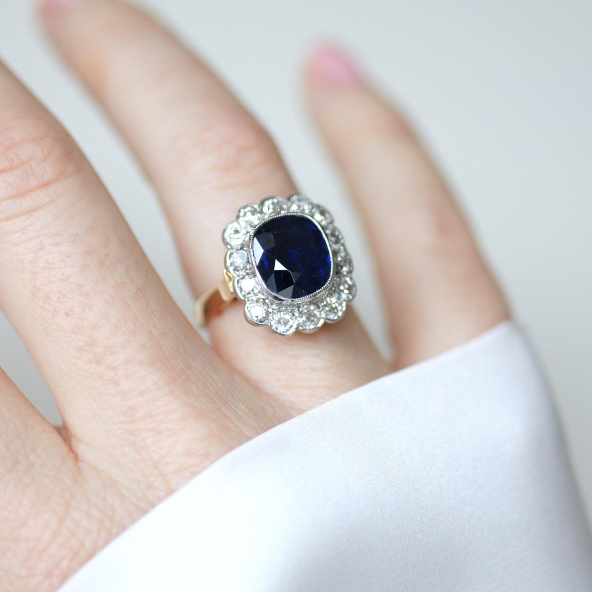 Bague Pompadour en or rose, saphir, et diamants - Castafiore