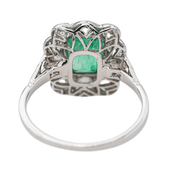 Bague Pompadour en platine et émeraude - Castafiore