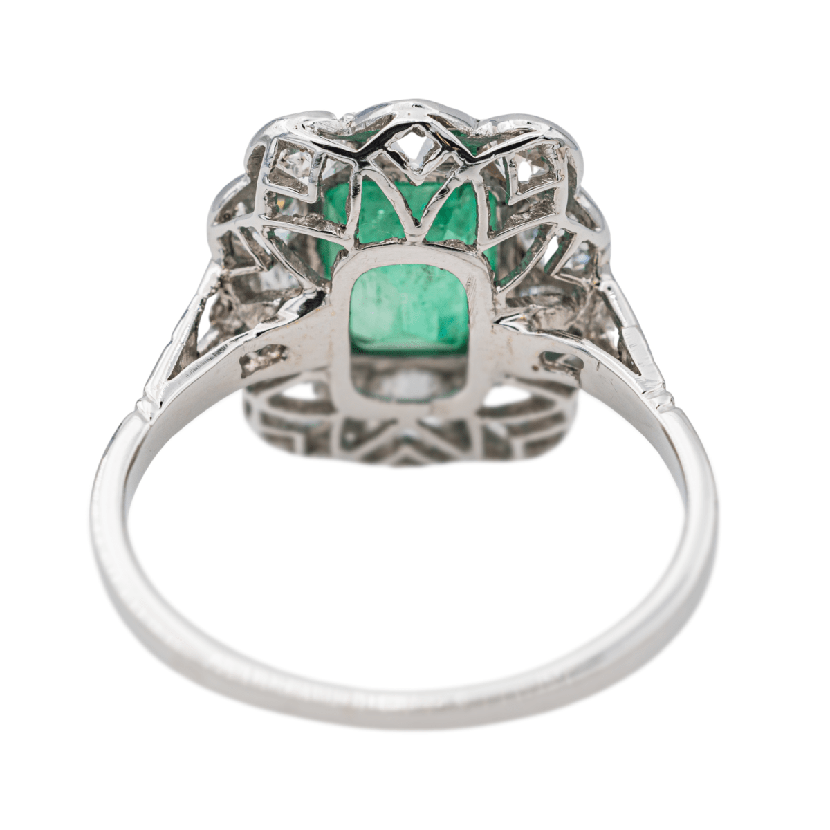 Bague Pompadour en platine et émeraude - Castafiore