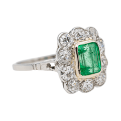 Bague Pompadour en platine et émeraude - Castafiore