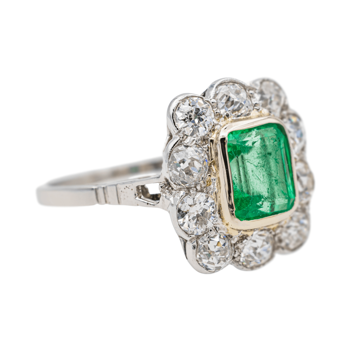 Bague Pompadour en platine et émeraude - Castafiore
