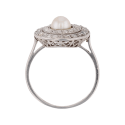 Bague Pompadour en platine, perle et diamants - Castafiore