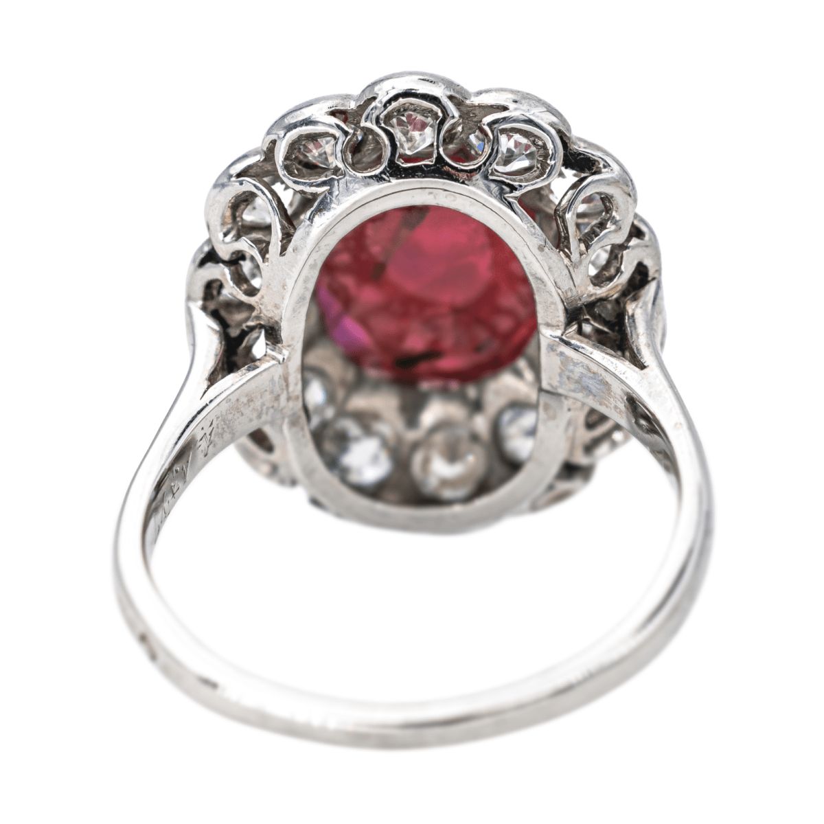 Bague Pompadour en platine, rubis et diamants - Castafiore
