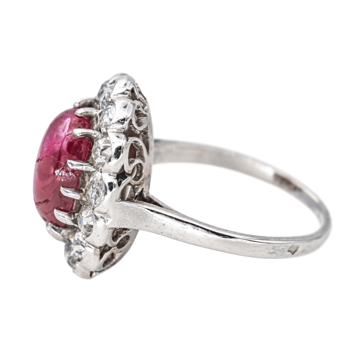 Bague Pompadour en platine, rubis et diamants - Castafiore