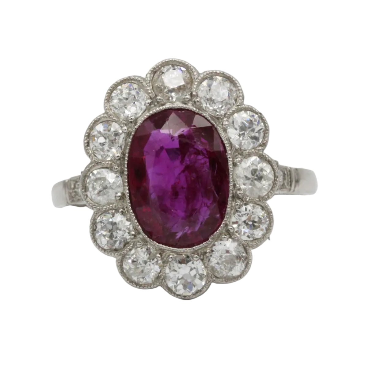 Bague Pompadour en platine, rubis et diamants - Castafiore