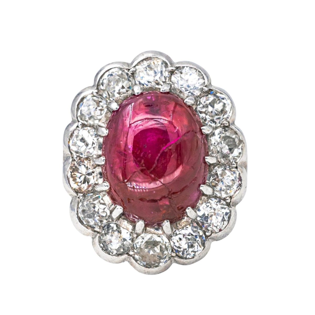 Bague Pompadour en platine, rubis et diamants - Castafiore