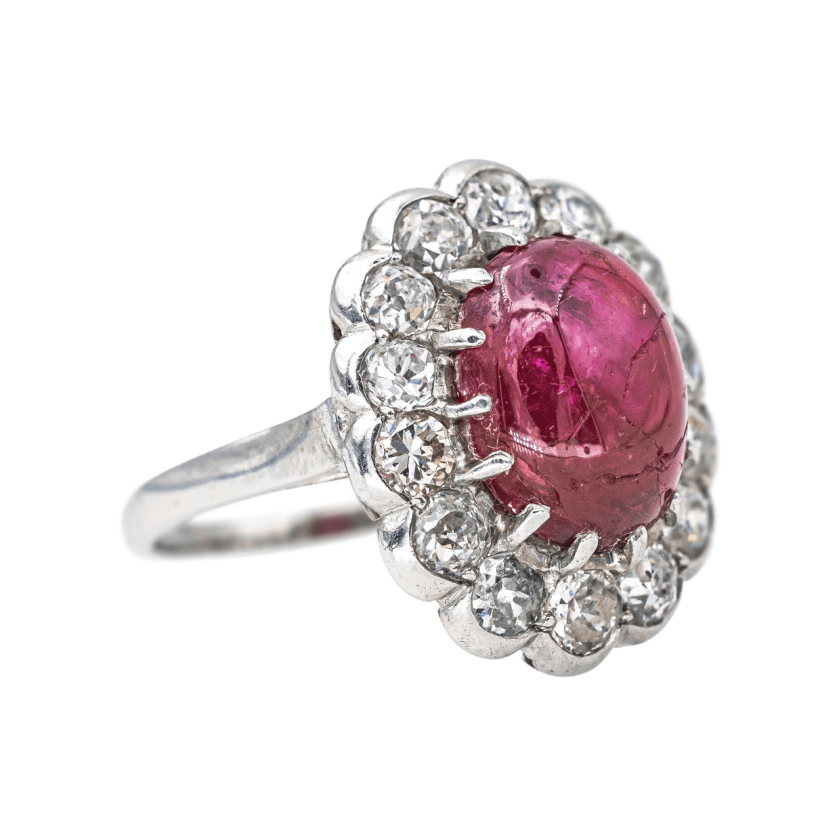 Bague Pompadour en platine, rubis et diamants - Castafiore