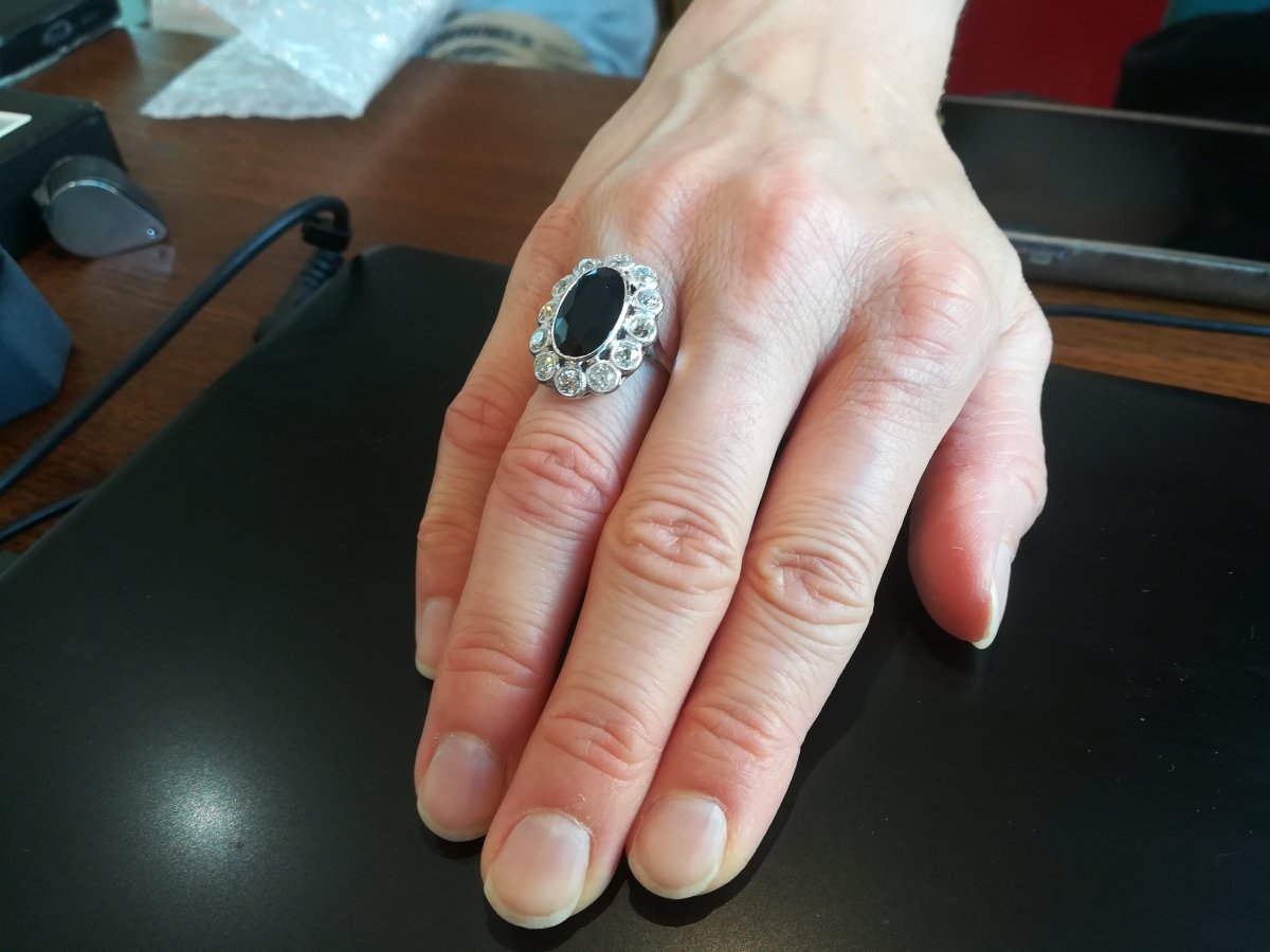 Bague Pompadour en platine, saphir et diamants - Castafiore