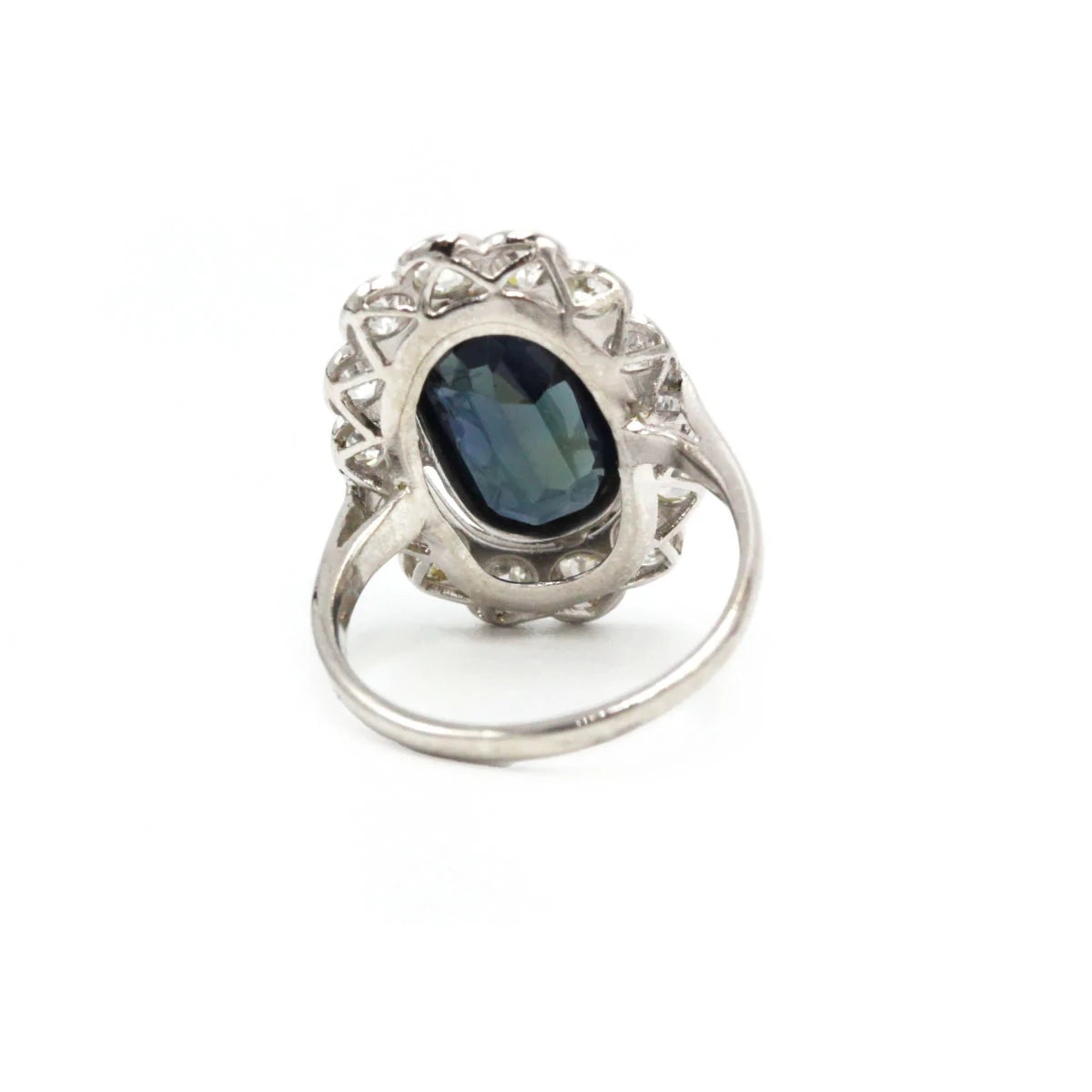 Bague Pompadour en platine, saphir et diamants - Castafiore