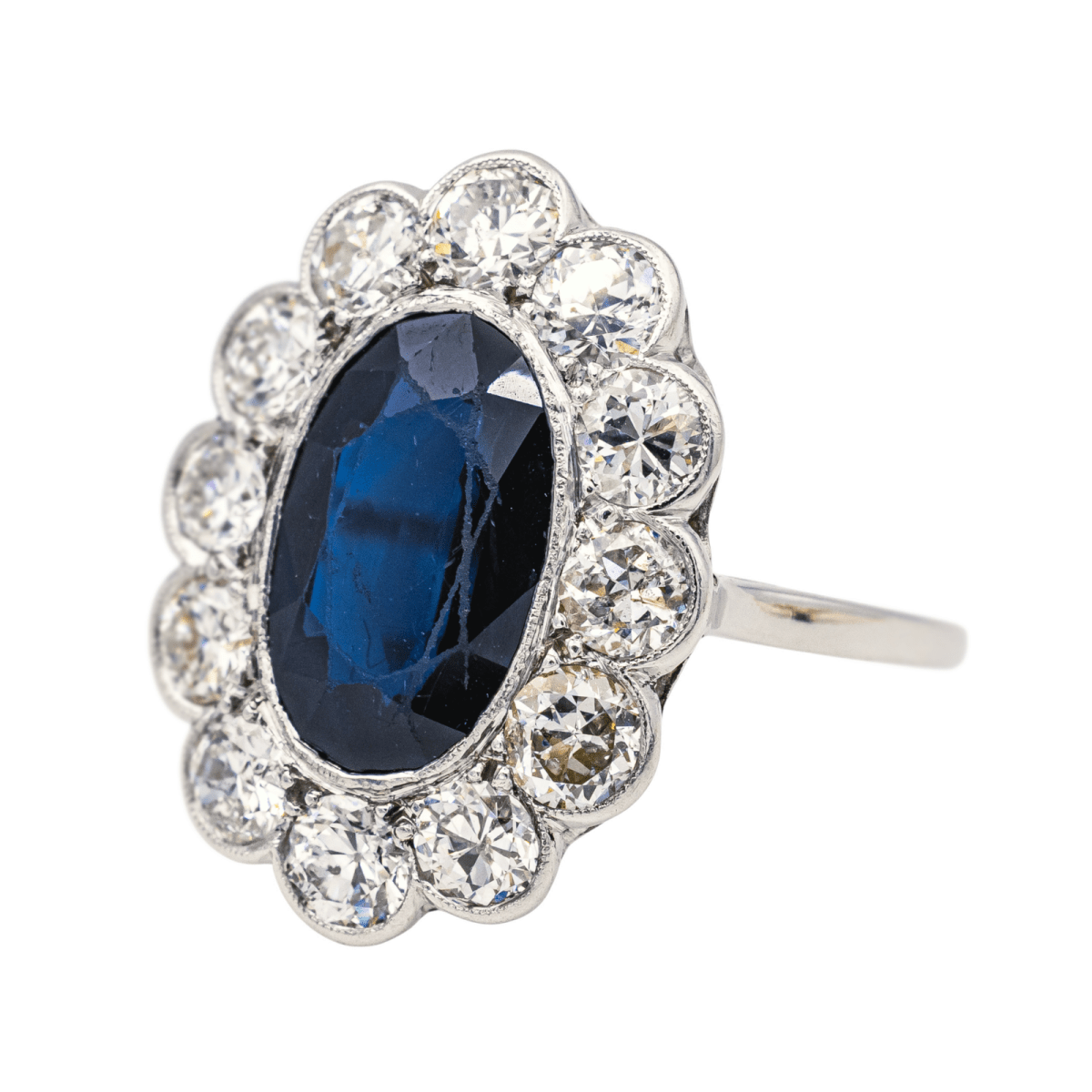 Bague Pompadour en platine, saphir et diamants - Castafiore