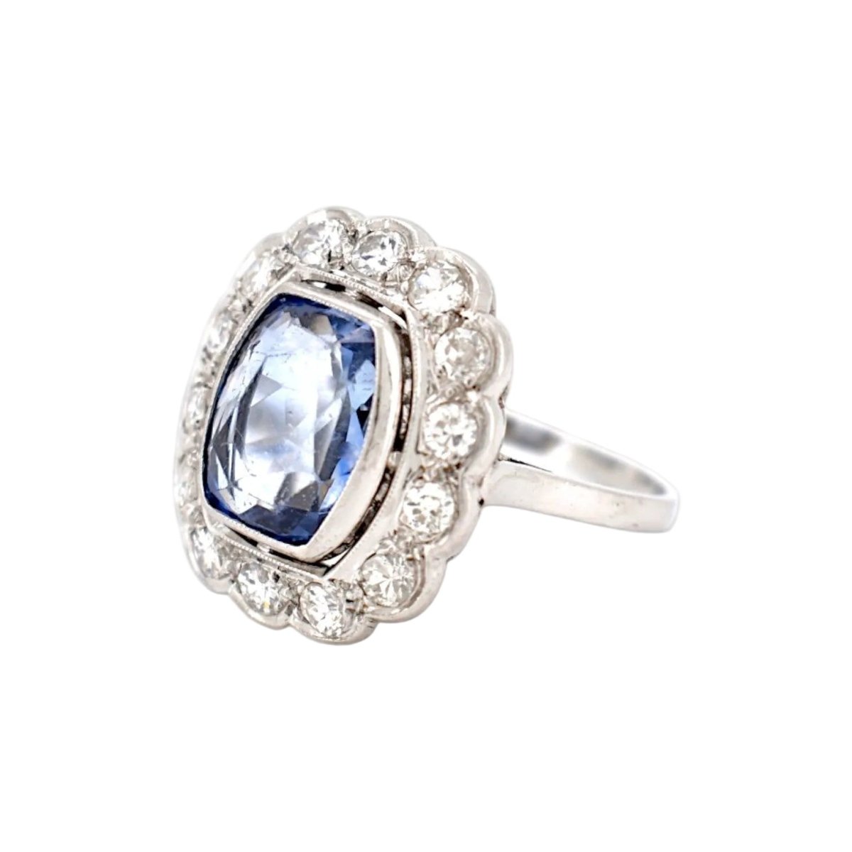 Bague Pompadour en platine, saphir et diamants - Castafiore