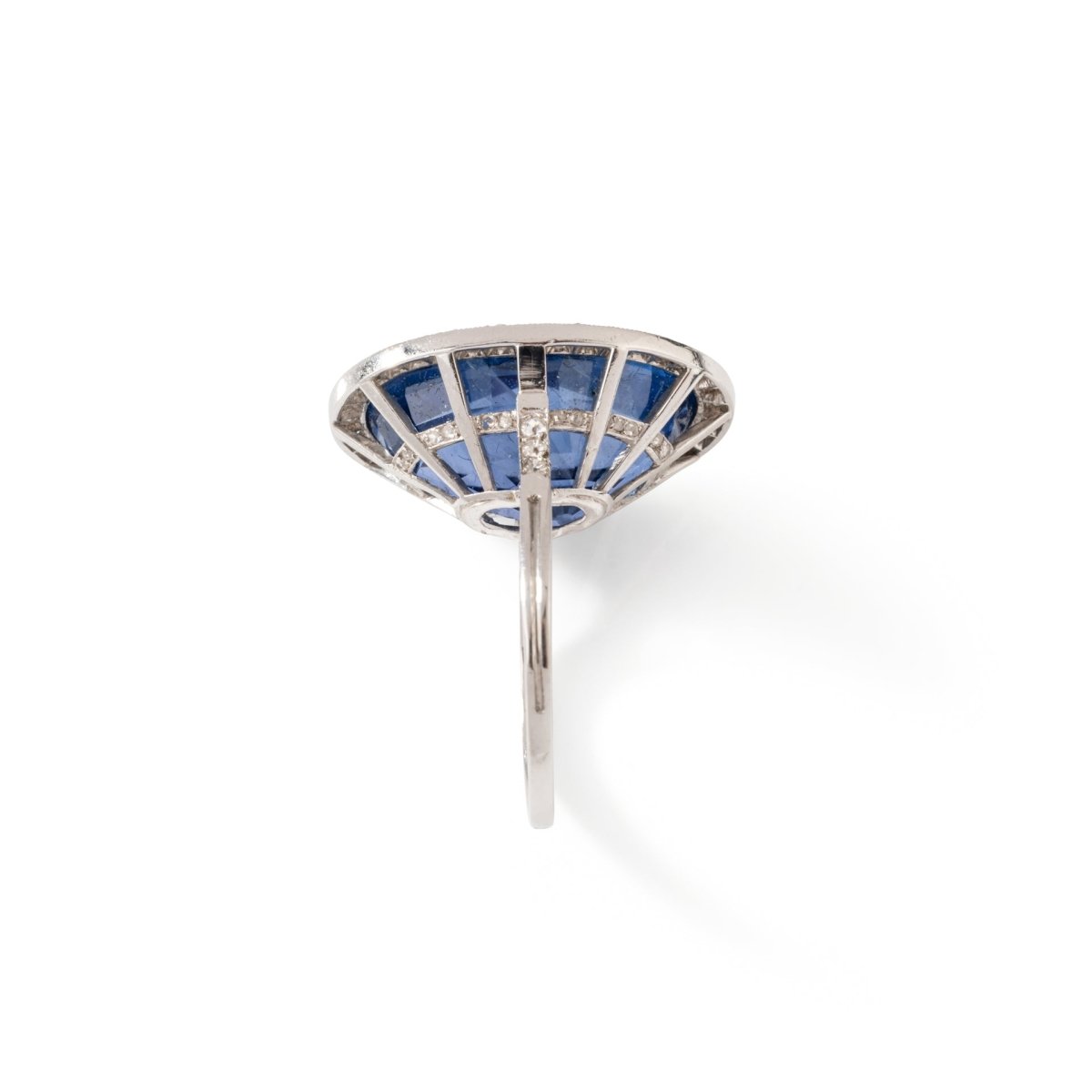 Bague Pompadour en platine, saphir et diamants - Castafiore
