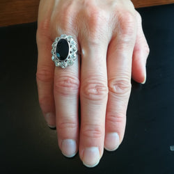 Bague Pompadour en platine, saphir et diamants - Castafiore