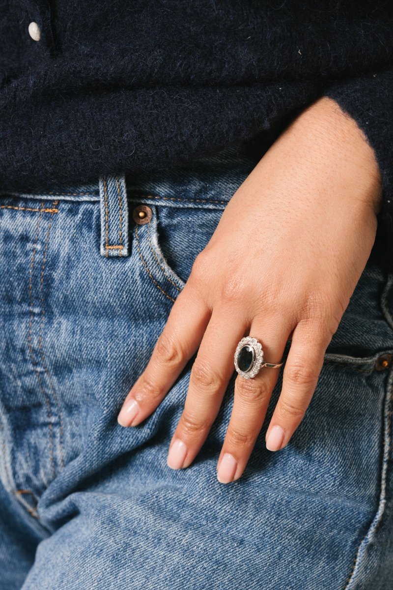 Bague Pompadour en platine, saphir et diamants - Castafiore