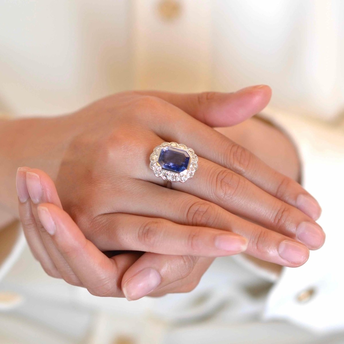 Ring vintage sapphire of 8.46 cts and diamonds
