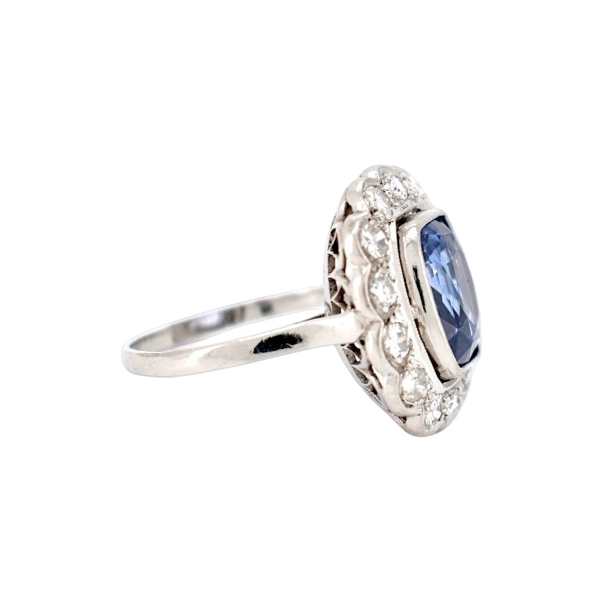 Bague Pompadour en platine, saphir et diamants - Castafiore