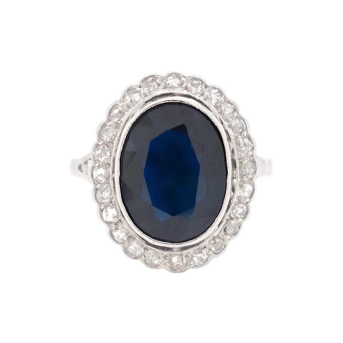 Bague Pompadour en platine, saphir et diamants - Castafiore