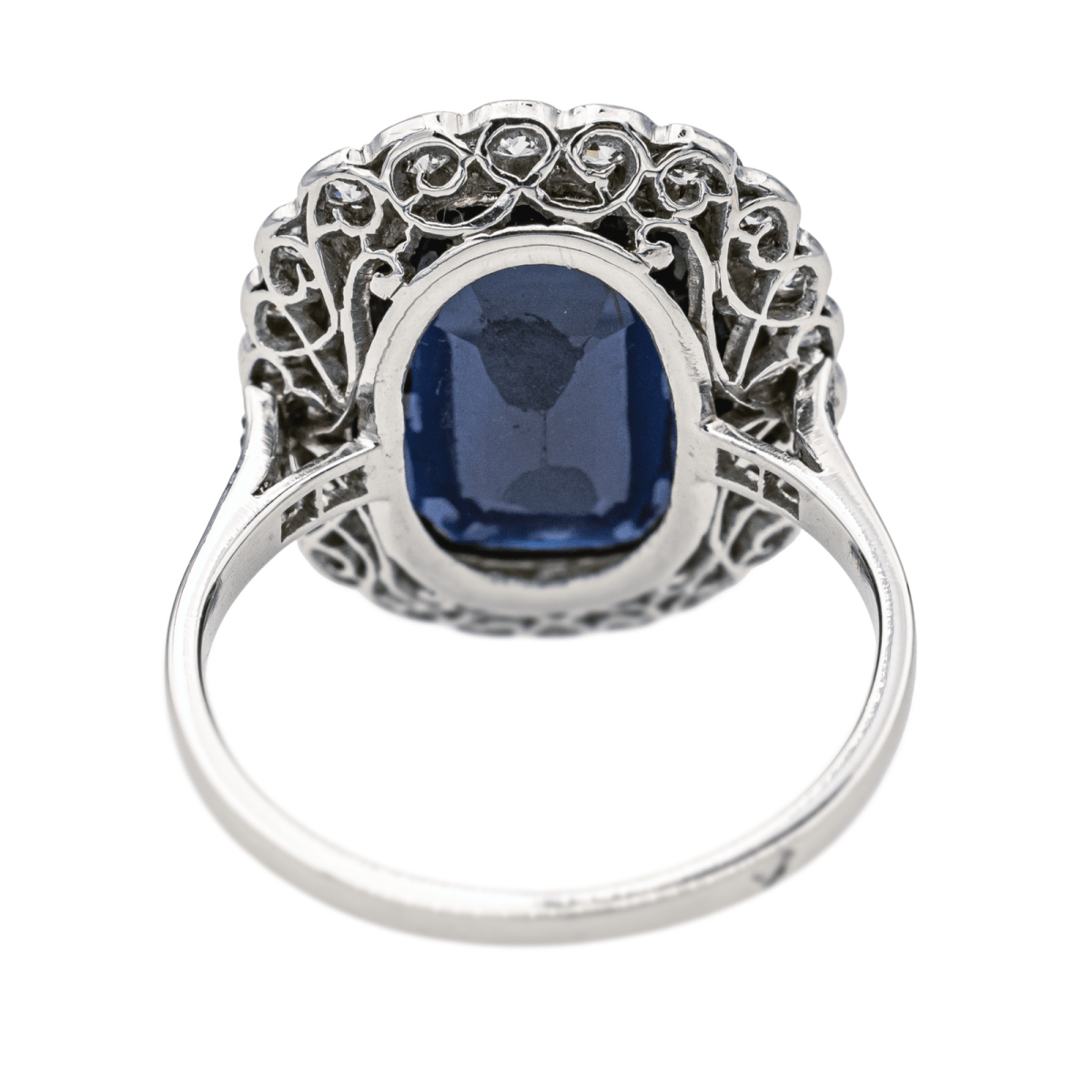 Bague Pompadour en platine, saphir et diamants - Castafiore