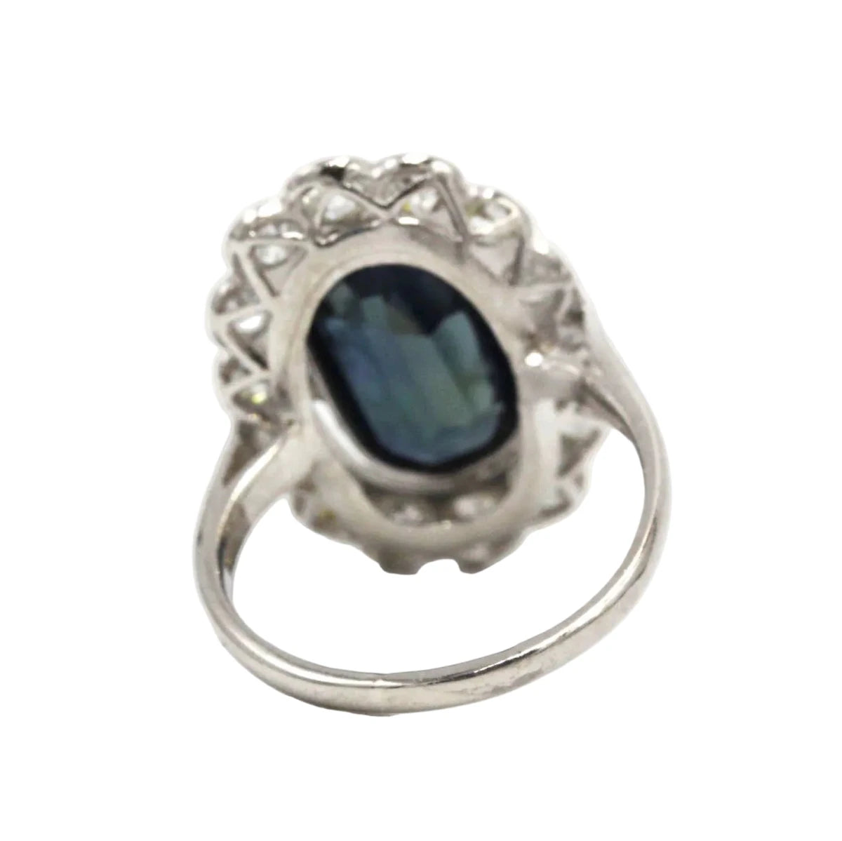 Bague Pompadour en platine, saphir et diamants - Castafiore