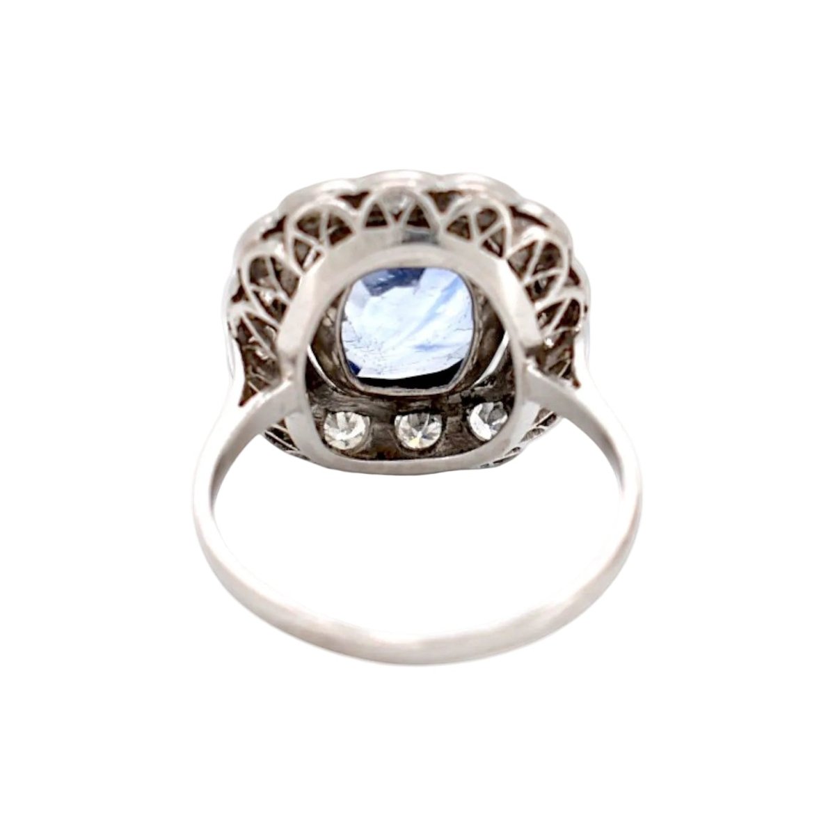 Bague Pompadour en platine, saphir et diamants - Castafiore