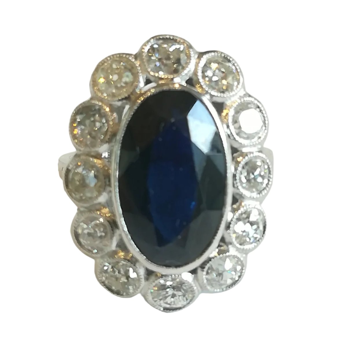 Bague Pompadour en platine, saphir et diamants - Castafiore