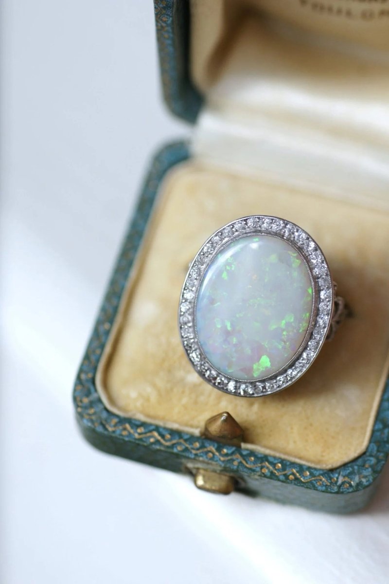 Bague Pompadour Opale et Diamants - Castafiore