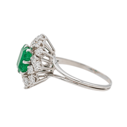 Bague Pompadour Or Blanc avec Émeraude et Diamants - Castafiore