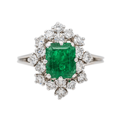 Bague Pompadour Or Blanc avec Émeraude et Diamants - Castafiore