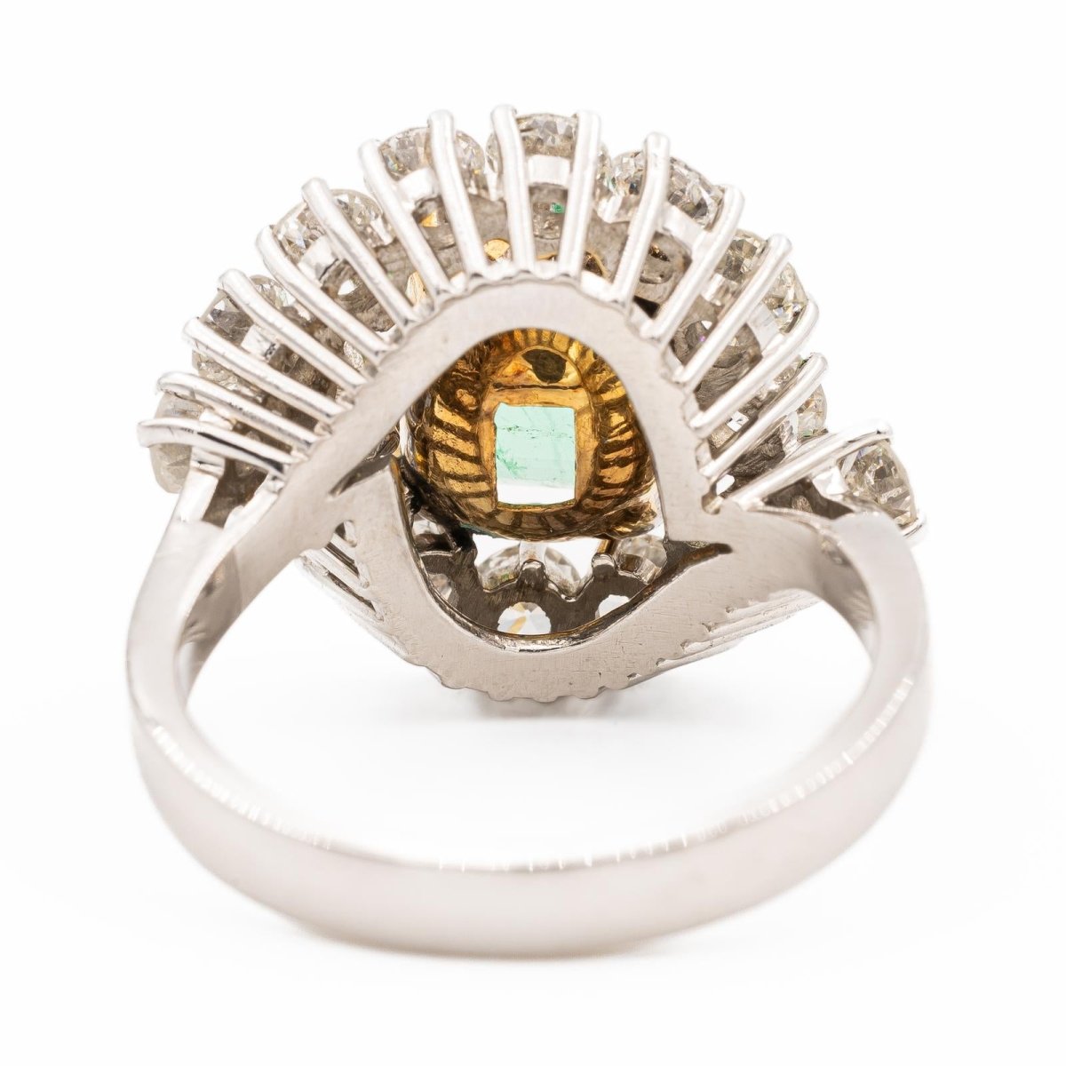 Bague Pompadour Or blanc Emeraude - Castafiore