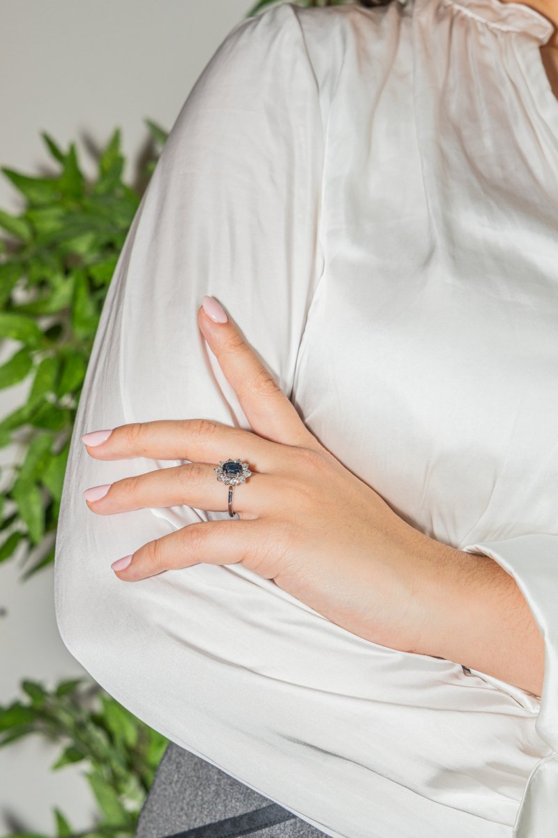 Bague Pompadour Or blanc Saphir - Castafiore