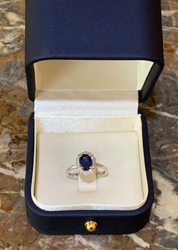 Bague Pompadour Saphir 1.50 Diamants Or Gris 18 Carats - Castafiore