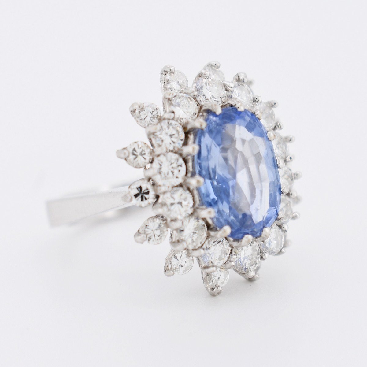 Bague Pompadour Saphir Ceylan 4,67 carats et Diamants - Castafiore