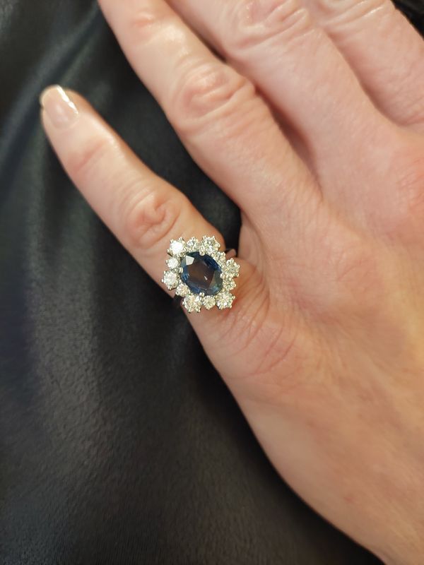 Bague pompadour saphir et diamants en or blanc - Castafiore