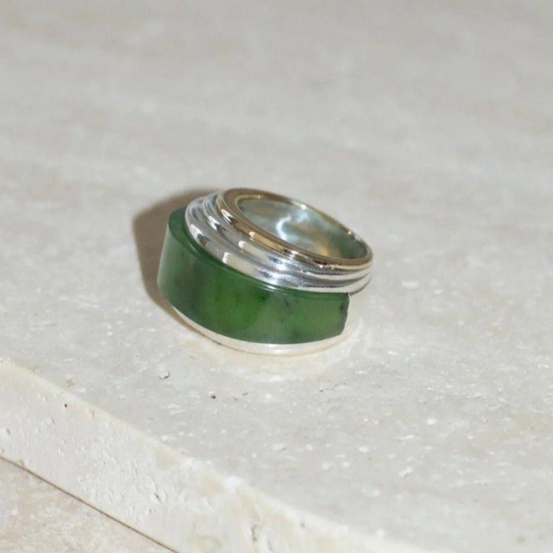 Bague Puiforcat par André Vassort Jade sur Or et Argent - Castafiore