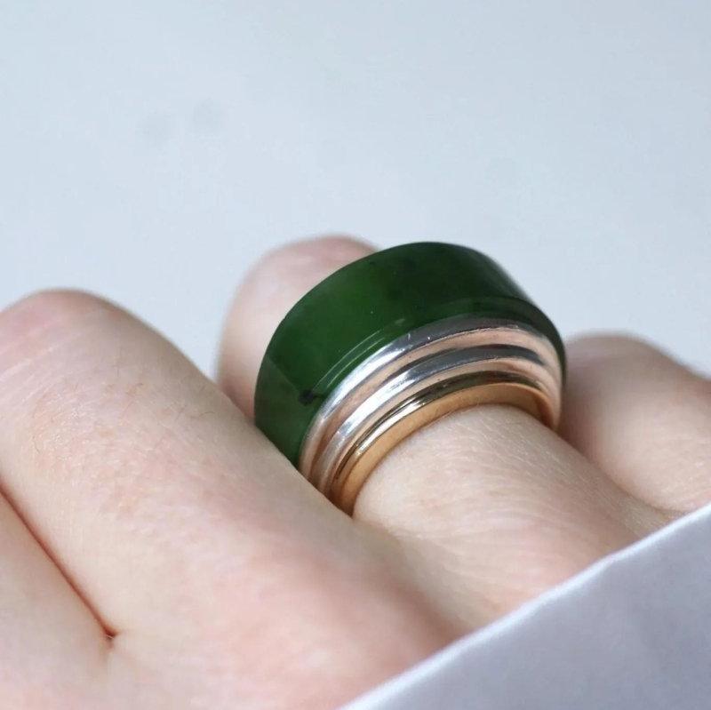 Bague Puiforcat par André Vassort Jade sur Or et Argent - Castafiore