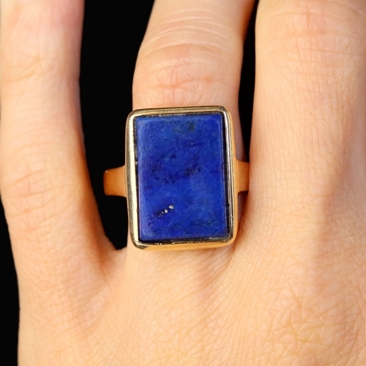 Ring antique rectangular lapis lazuli and gold