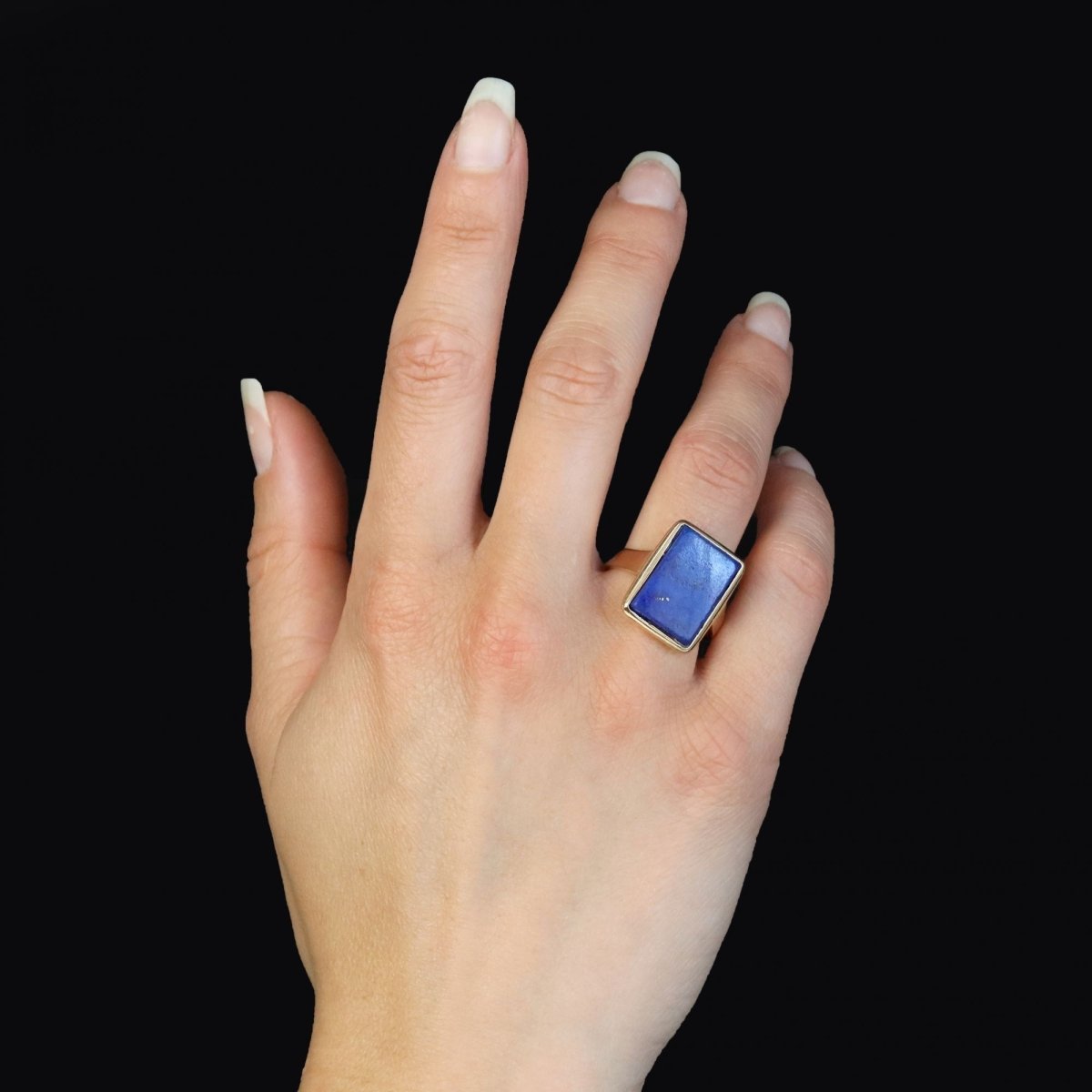 Ring antique rectangular lapis lazuli and gold