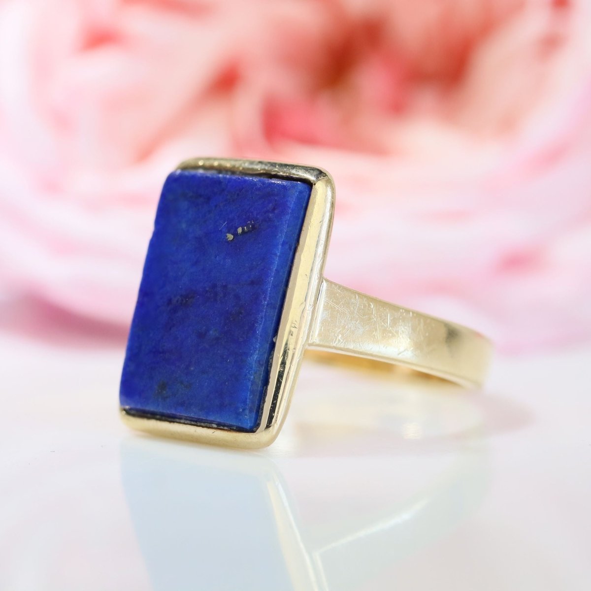 Ring antique rectangular lapis lazuli and gold