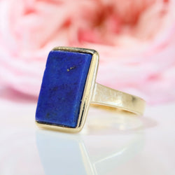 Ring antique rectangular lapis lazuli and gold
