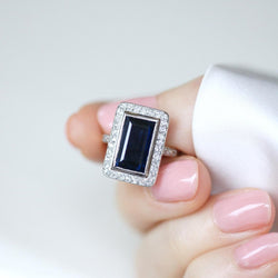 Bague Rectangulaire en or jaune, platine, saphir, et diamants - Castafiore