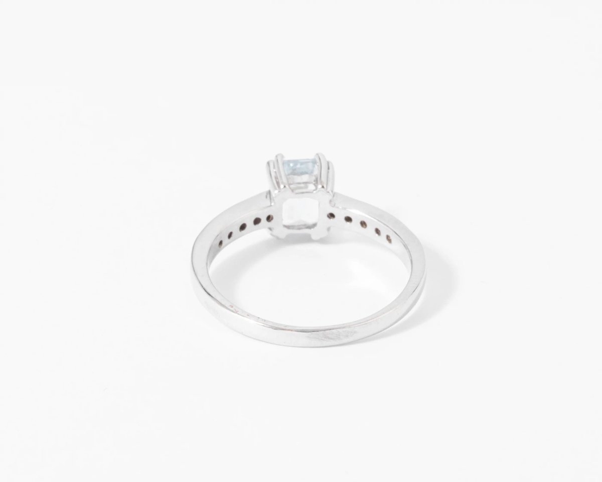 Bague rectangulaire ornée d'une aigue - marine - Castafiore