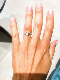 Bague rectangulaire ornée d'une aigue - marine - Castafiore