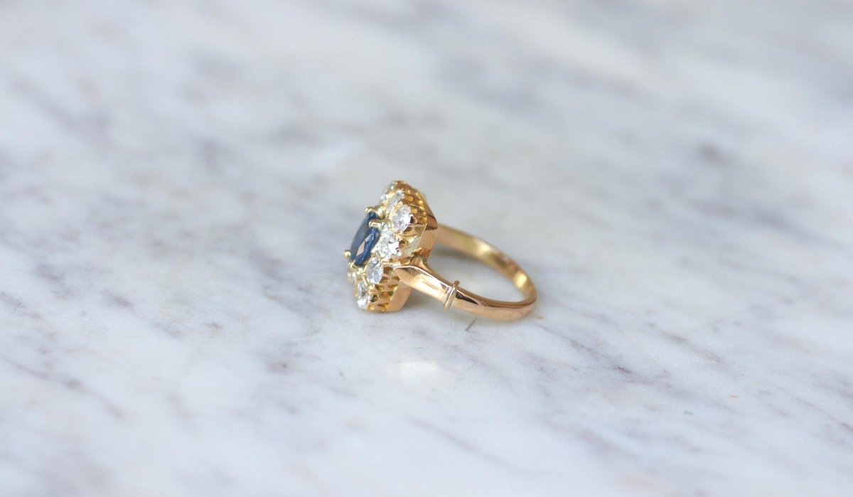 Bague Rectangulaire Saphir 1,10 Cts et Diamants - Castafiore