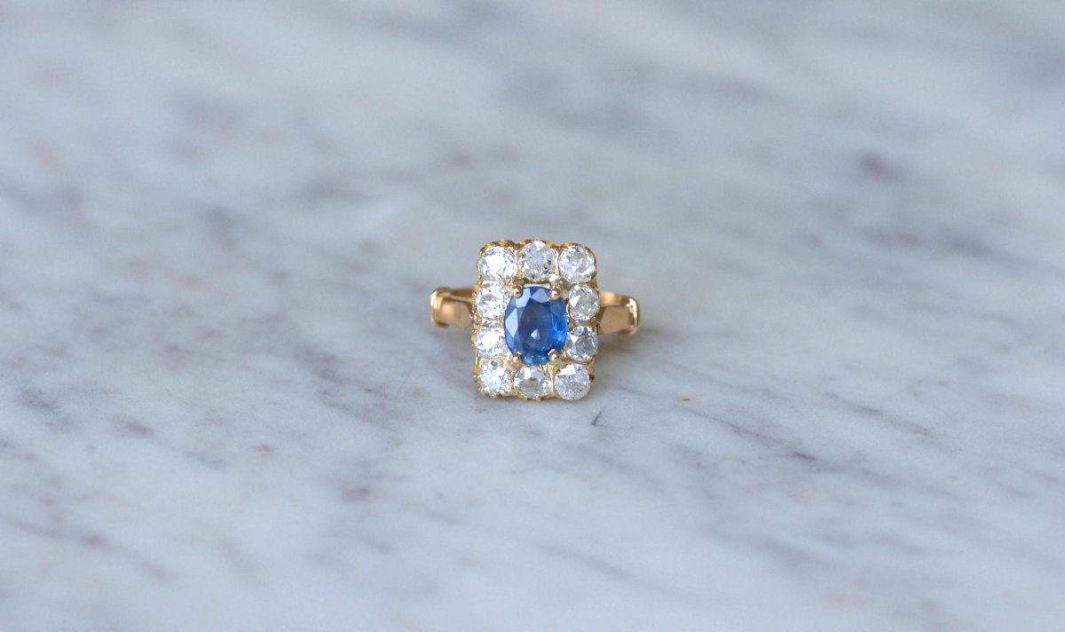 Bague Rectangulaire Saphir 1,10 Cts et Diamants - Castafiore