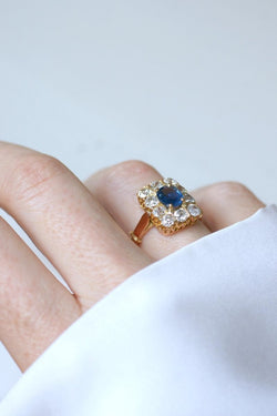 Bague Rectangulaire Saphir 1,10 Cts et Diamants - Castafiore